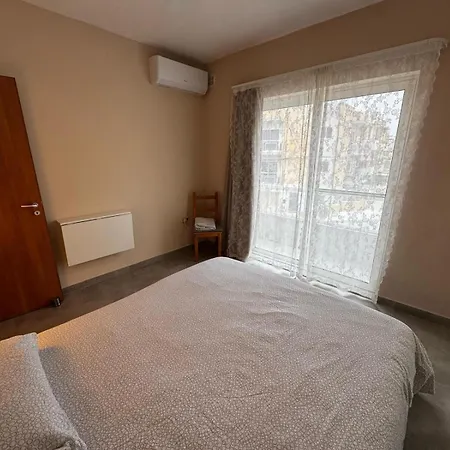 Sunny Retreat - Families, Couples & Digital Nomads Apartman