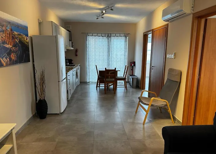 Sunny Retreat - Families, Couples & Digital Nomads 아파트