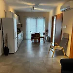 Sunny Retreat - Families, Couples & Digital Nomads Appartement
