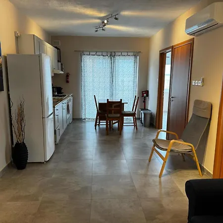 Sunny Retreat - Families, Couples & Digital Nomads Appartement