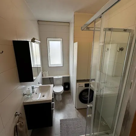 Apartman Sunny Retreat - 2 Mins From The Sea