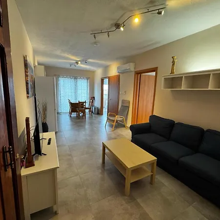 Sunny Retreat - Families, Couples & Digital Nomads Appartement Is-Sellum