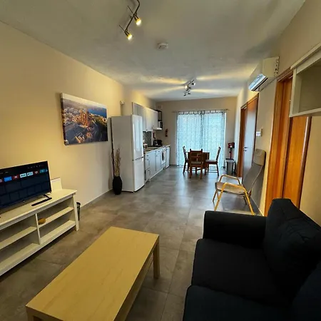 דירה Sunny Retreat - Families, Couples & Digital Nomads *
