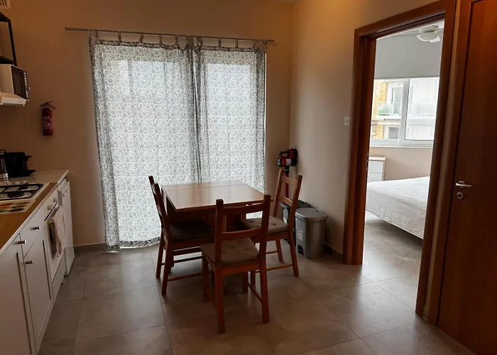 Apartament Sunny Retreat - Families, Couples & Digital Nomads Is-Sellum